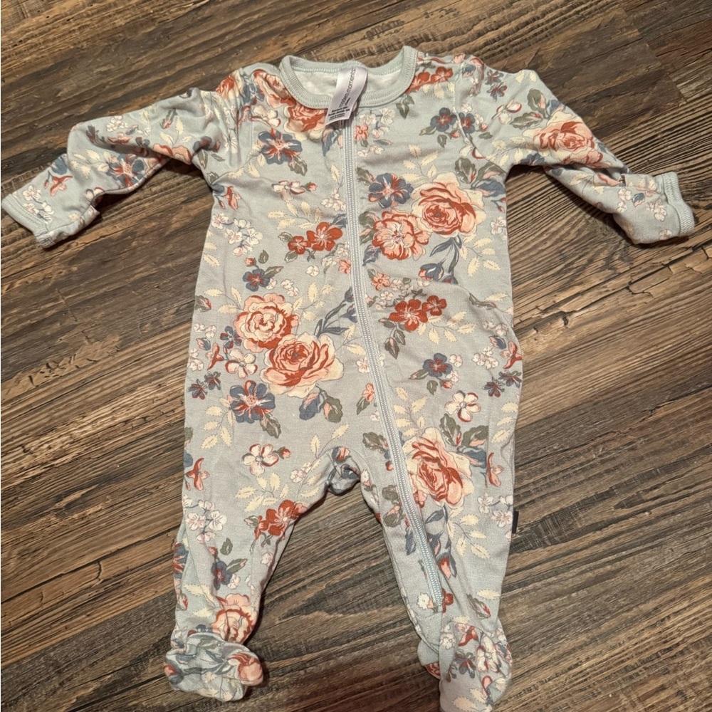 2 bamboo Newborn sleepers
